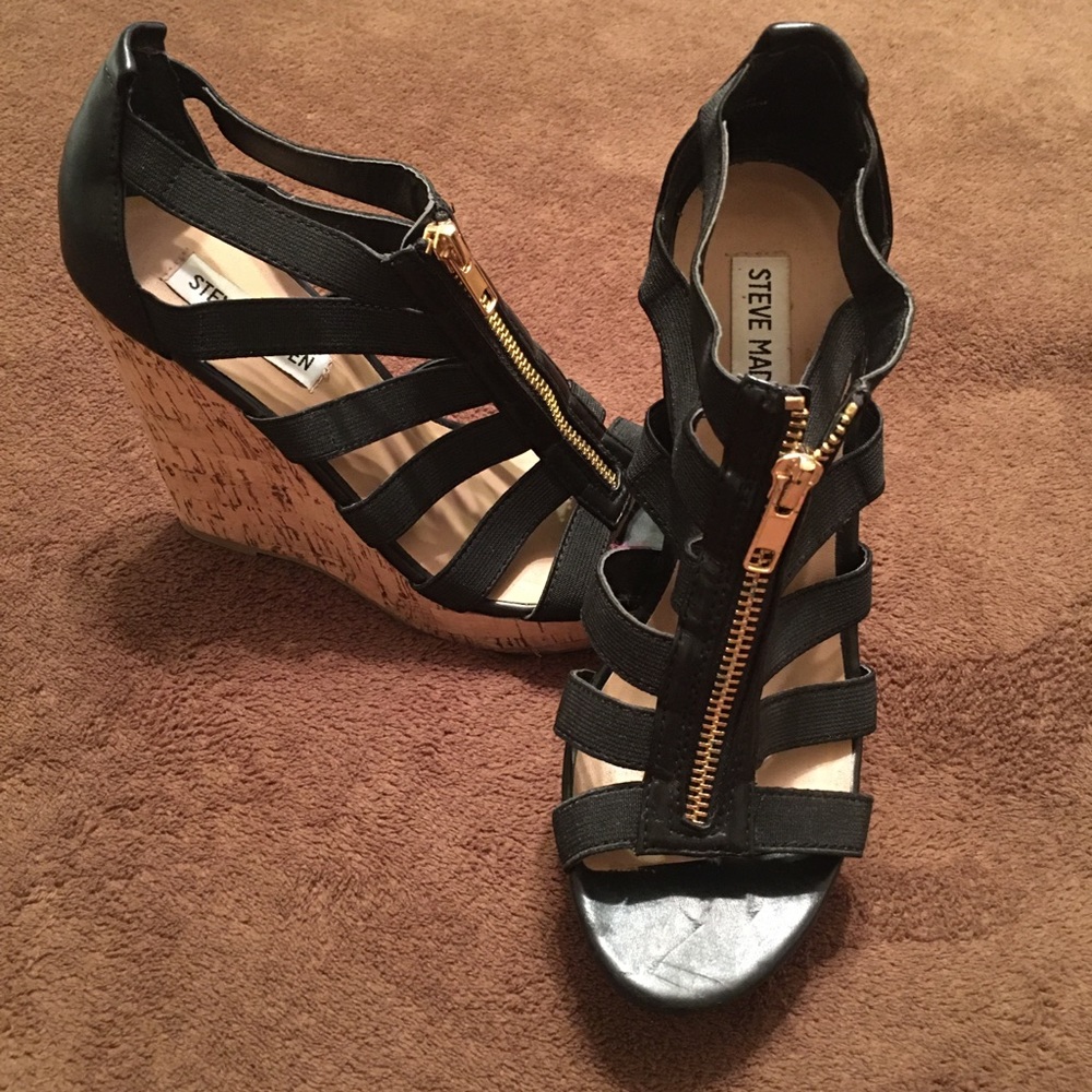 Steve Madden Wegde(size 6)